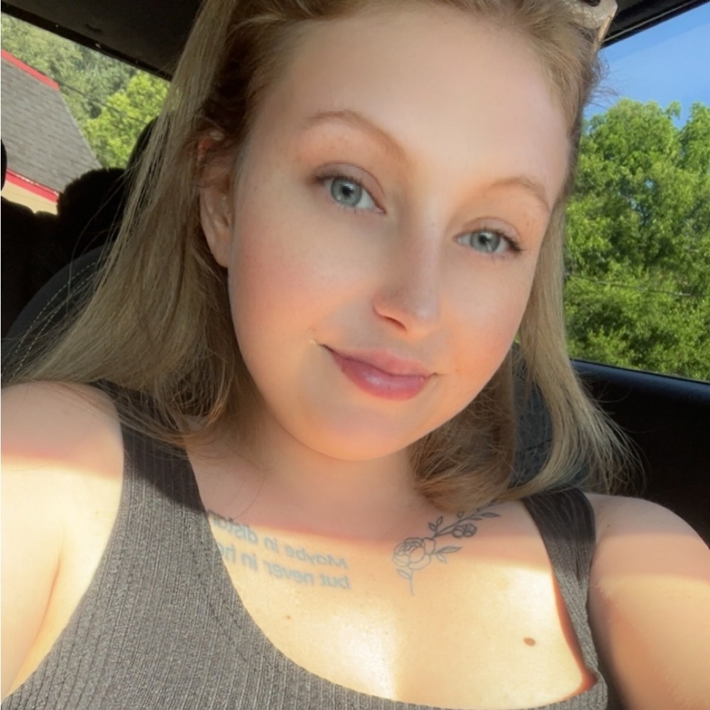 Meet your Posher, Kayla